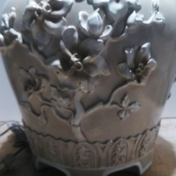 Vintage Ceramic Table Lamp Beige Asian Hand-Carved Floral Design - Picture 4 of 9